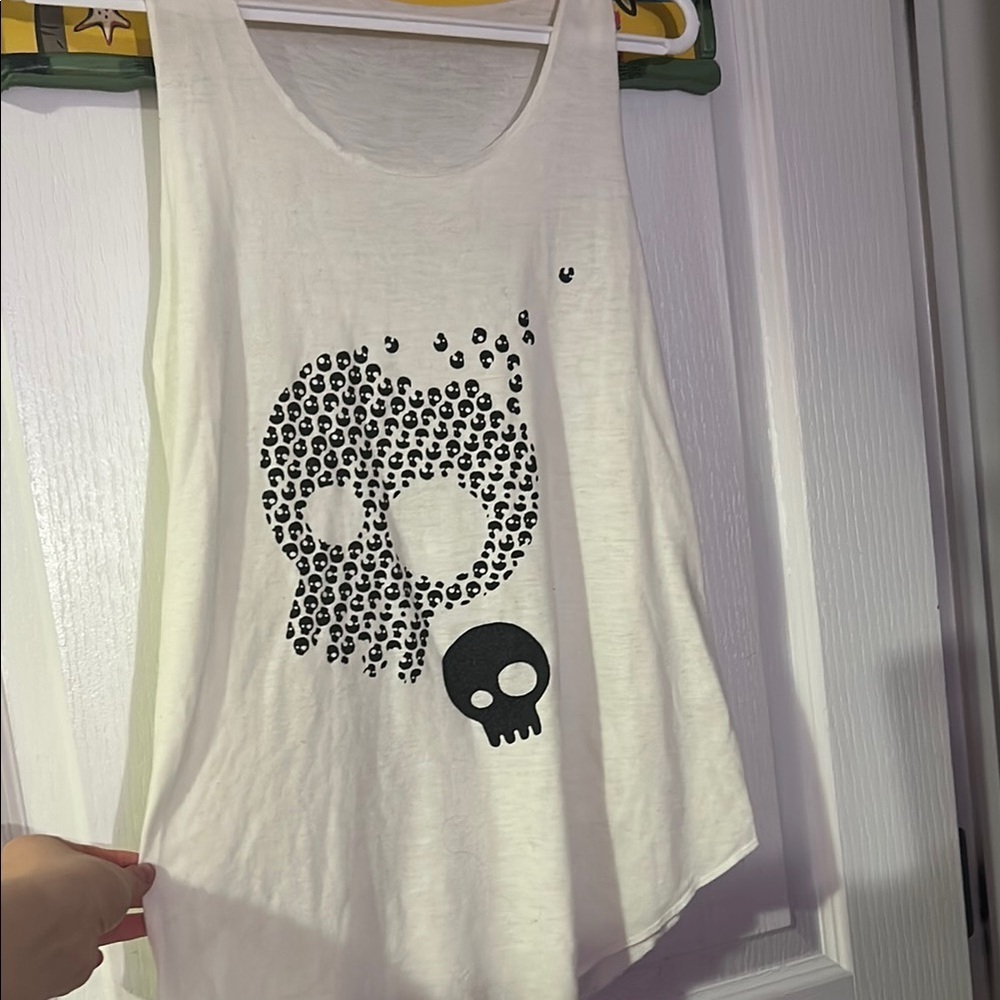 🩵3/$20🩵 Skull Print White Tank Top - Picture 4 of 4
